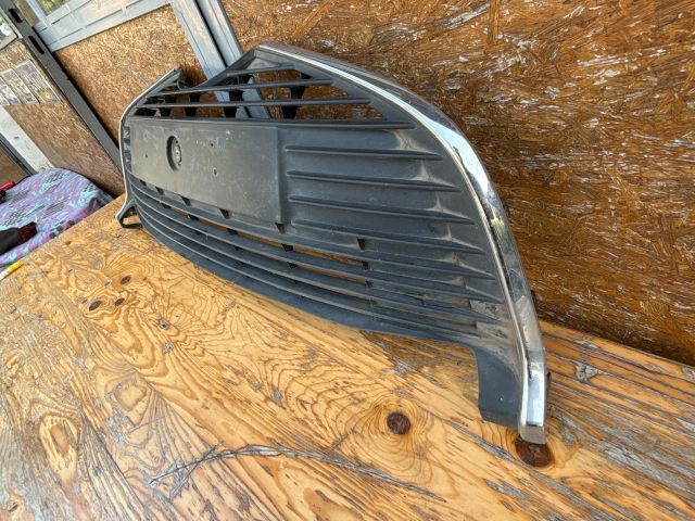 bontott TOYOTA YARIS Hűtőrács