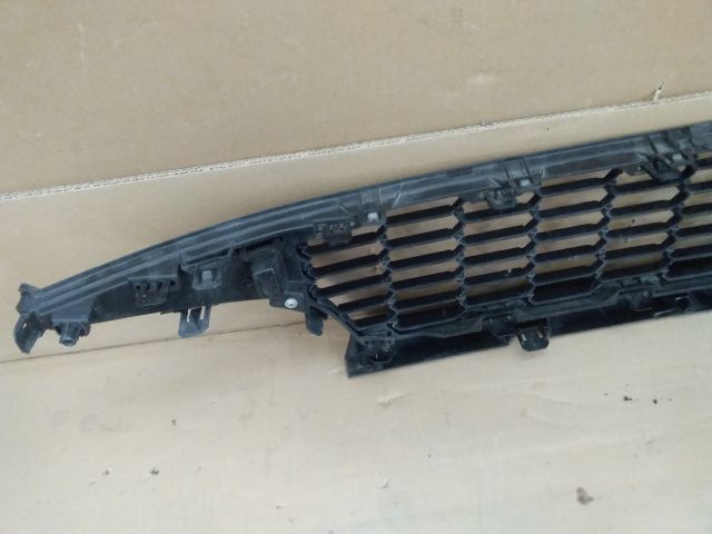 bontott TOYOTA YARIS Hűtőrács