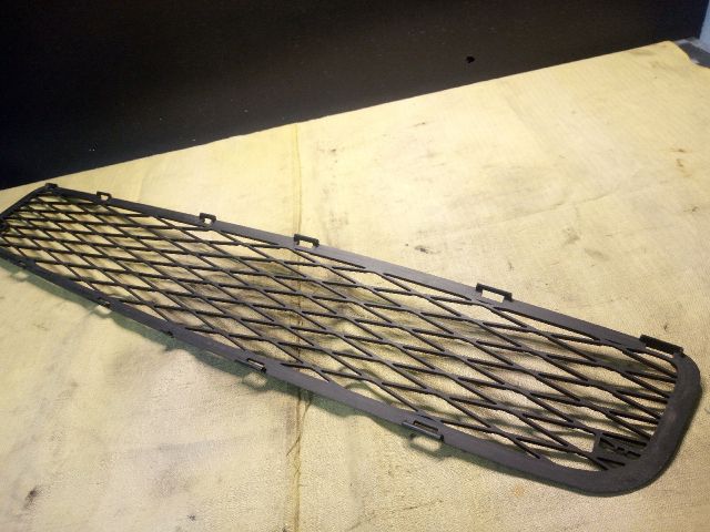 bontott TOYOTA YARIS Hűtőrács