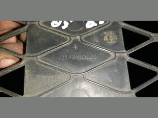 bontott TOYOTA YARIS Hűtőrács