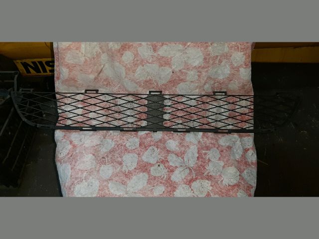 bontott TOYOTA YARIS Hűtőrács