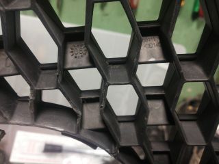 bontott TOYOTA YARIS Hűtőrács