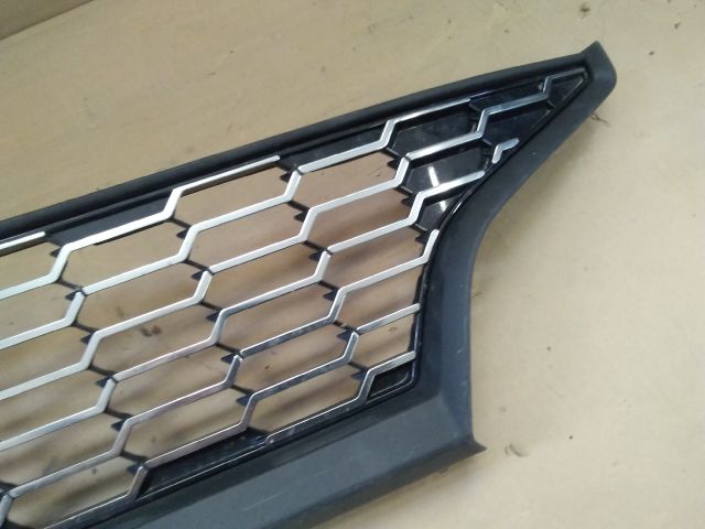 bontott TOYOTA YARIS Hűtőrács