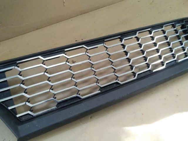 bontott TOYOTA YARIS Hűtőrács