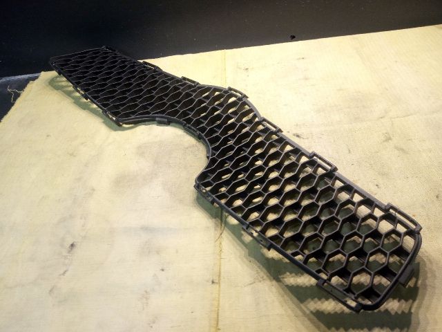 bontott TOYOTA YARIS Hűtőrács