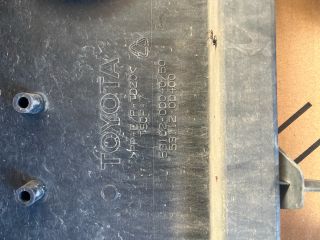 bontott TOYOTA YARIS Hűtőrács