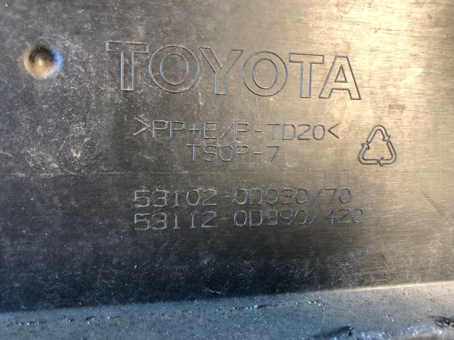 bontott TOYOTA YARIS Hűtőrács