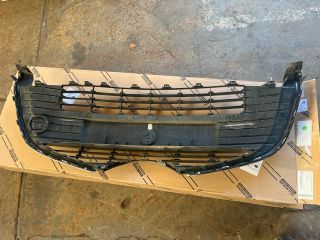 bontott TOYOTA YARIS Hűtőrács