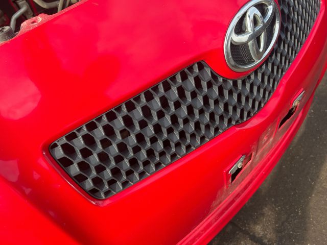 bontott TOYOTA YARIS Hűtőrács