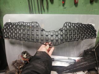 bontott TOYOTA YARIS Hűtőrács