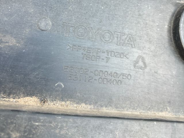 bontott TOYOTA YARIS Hűtőrács