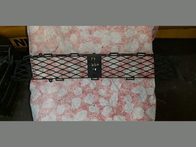 bontott TOYOTA YARIS Hűtőrács