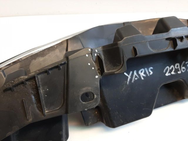 bontott TOYOTA YARIS Hűtőrács