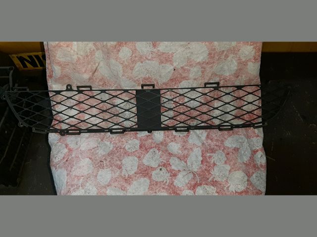 bontott TOYOTA YARIS Hűtőrács