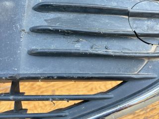 bontott TOYOTA YARIS Hűtőrács