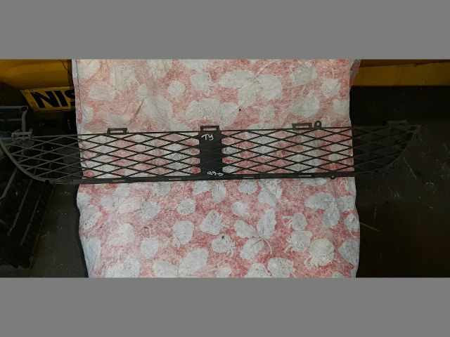 bontott TOYOTA YARIS Hűtőrács