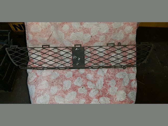 bontott TOYOTA YARIS Hűtőrács