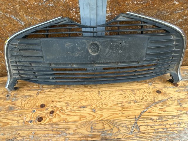 bontott TOYOTA YARIS Hűtőrács