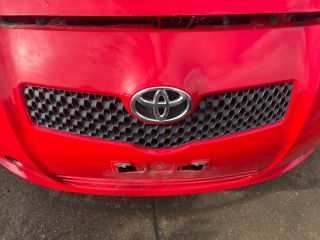 bontott TOYOTA YARIS Hűtőrács