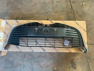 bontott TOYOTA YARIS Hűtőrács