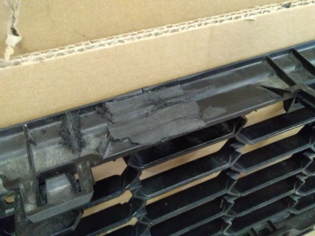 bontott TOYOTA YARIS Hűtőrács