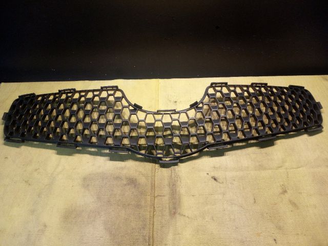 bontott TOYOTA YARIS Hűtőrács