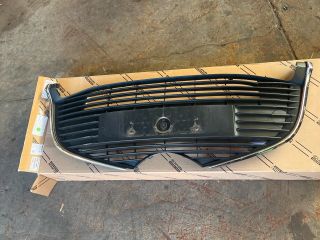 bontott TOYOTA YARIS Hűtőrács