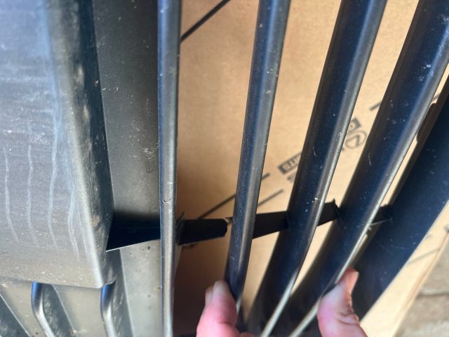 bontott TOYOTA YARIS Hűtőrács