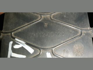 bontott TOYOTA YARIS Hűtőrács