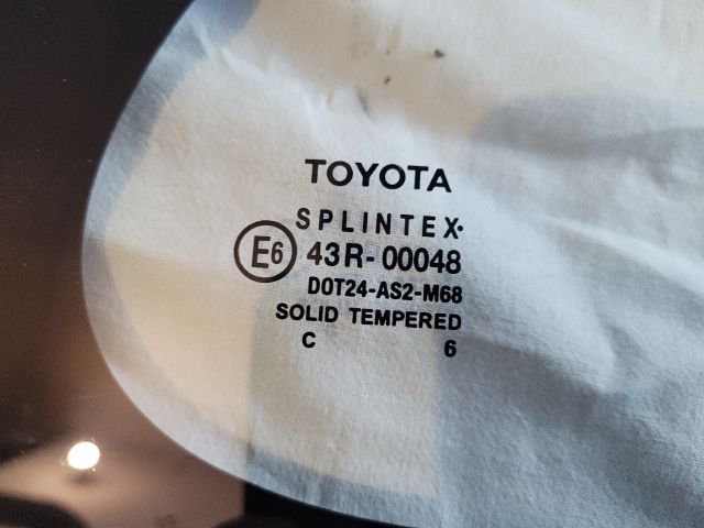 bontott TOYOTA YARIS Jobb C Oszlop Oldalablak Üveg