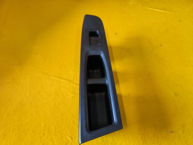 bontott TOYOTA YARIS Jobb első Ablakemelő Kapcsoló