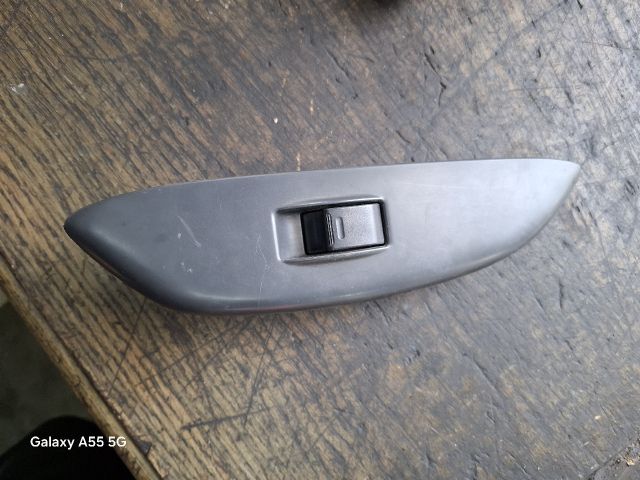 bontott TOYOTA YARIS Jobb első Ablakemelő Kapcsoló