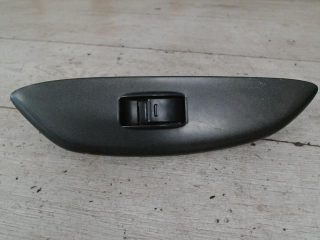 bontott TOYOTA YARIS Jobb első Ablakemelő Kapcsoló