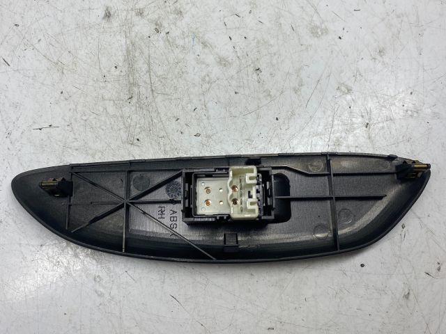 bontott TOYOTA YARIS Jobb első Ablakemelő Kapcsoló