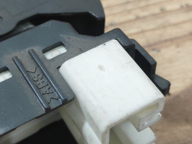 bontott TOYOTA YARIS Jobb első Ablakemelő Kapcsoló