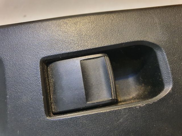 bontott TOYOTA YARIS Jobb első Ablakemelő Kapcsoló