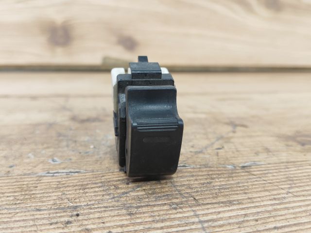 bontott TOYOTA YARIS Jobb első Ablakemelő Kapcsoló