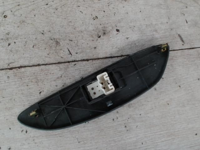 bontott TOYOTA YARIS Jobb első Ablakemelő Kapcsoló