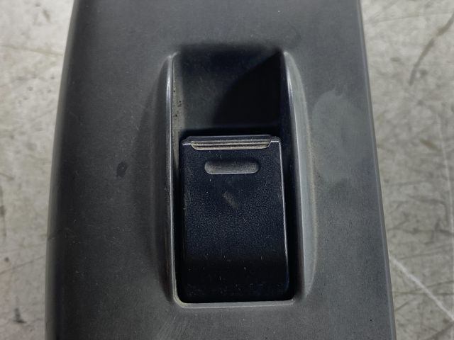 bontott TOYOTA YARIS Jobb első Ablakemelő Kapcsoló