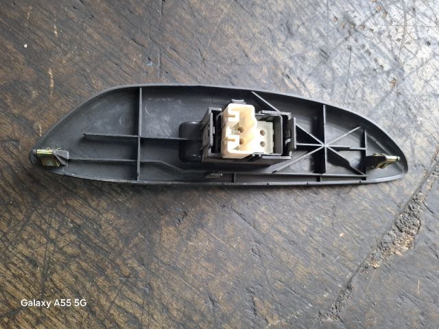 bontott TOYOTA YARIS Jobb első Ablakemelő Kapcsoló