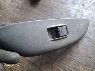 bontott TOYOTA YARIS Jobb első Ablakemelő Kapcsoló