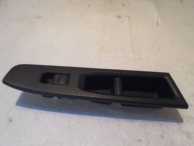 bontott TOYOTA YARIS Jobb első Ablakemelő Kapcsoló