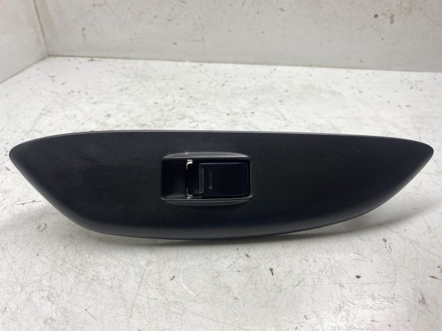 bontott TOYOTA YARIS Jobb első Ablakemelő Kapcsoló