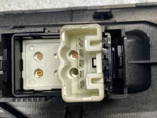 bontott TOYOTA YARIS Jobb első Ablakemelő Kapcsoló