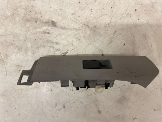 bontott TOYOTA YARIS Jobb első Ablakemelő Kapcsoló