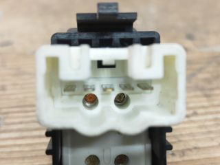 bontott TOYOTA YARIS Jobb első Ablakemelő Kapcsoló