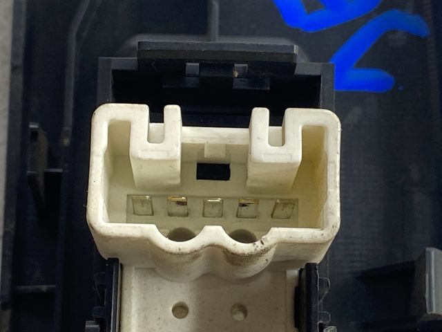 bontott TOYOTA YARIS Jobb első Ablakemelő Kapcsoló