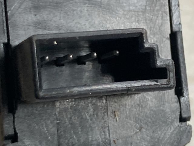 bontott TOYOTA YARIS Jobb első Ablakemelő Kapcsoló