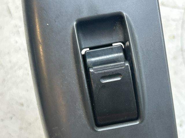 bontott TOYOTA YARIS Jobb első Ablakemelő Kapcsoló