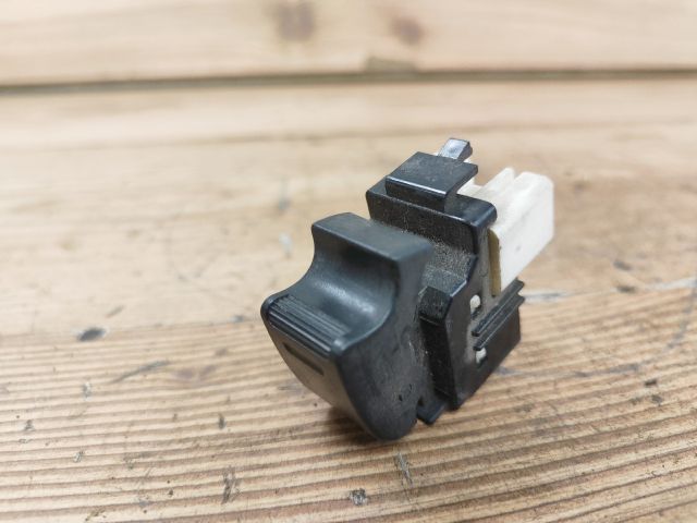 bontott TOYOTA YARIS Jobb első Ablakemelő Kapcsoló